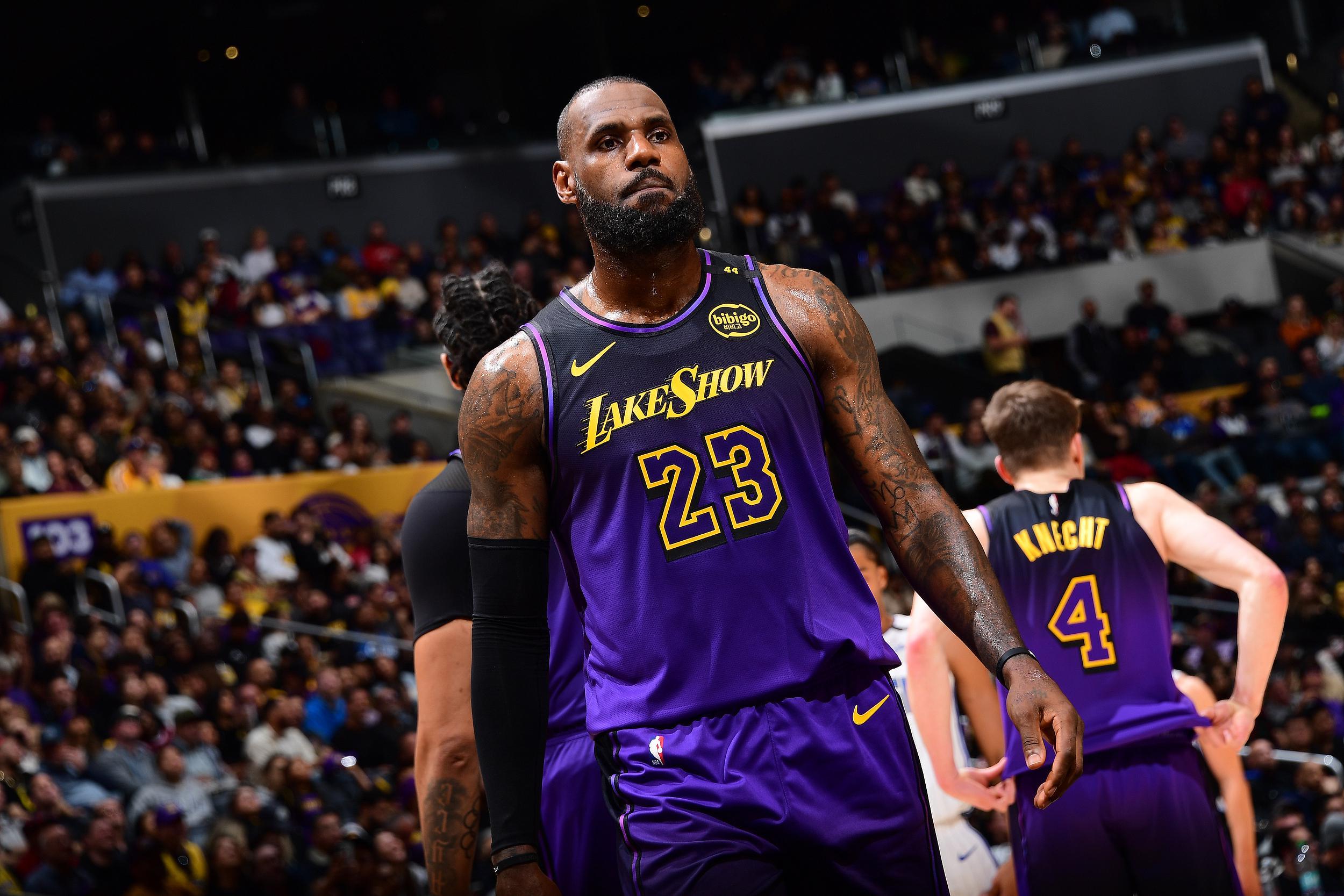ESPN修改报道内容：詹姆斯通过经纪人被告知了巴斯家族出售湖人的事